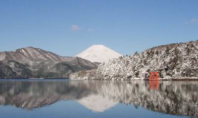 箱根の芦ノ湖の逆さ富士