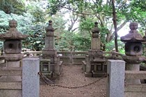 正法寺の品川弥二郎夫妻の墓