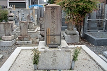 立本寺の島左近の墓