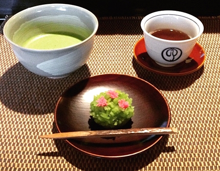 鶴屋吉信
