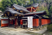 満足稲荷神社の本殿