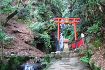 松尾大社の霊亀の滝